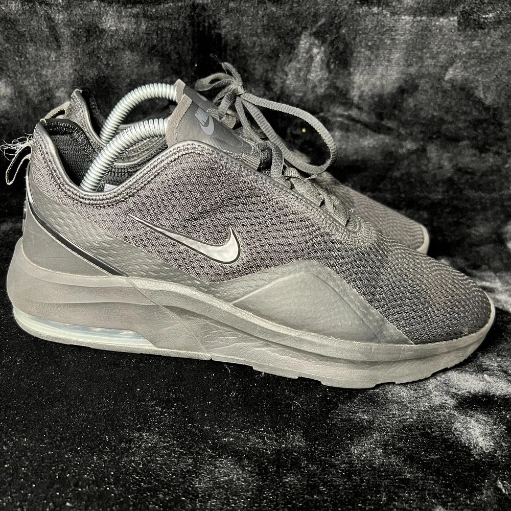 Nike Air Max Motion 2 AO0266-004 Mens US 8 Running Shoes Black Athletic Sneakers